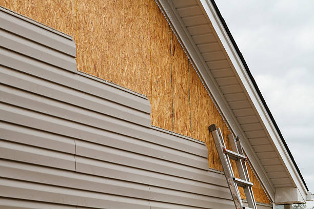Professional Emergency Siding Repair technician working in Franklin, NC